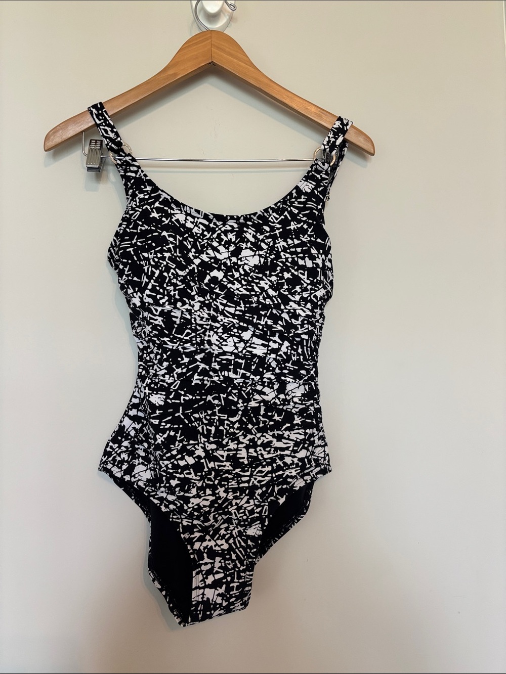 Calvin Klein UPF Black & White Onepiece Sz 4 NWT